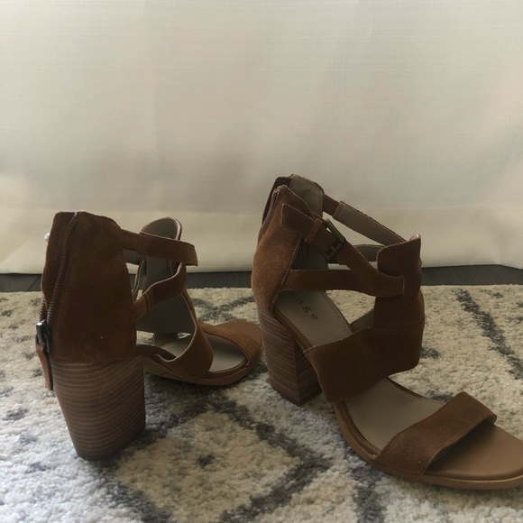 Hinge ‘Cora’ block heel sandal - Picture 4 of 8